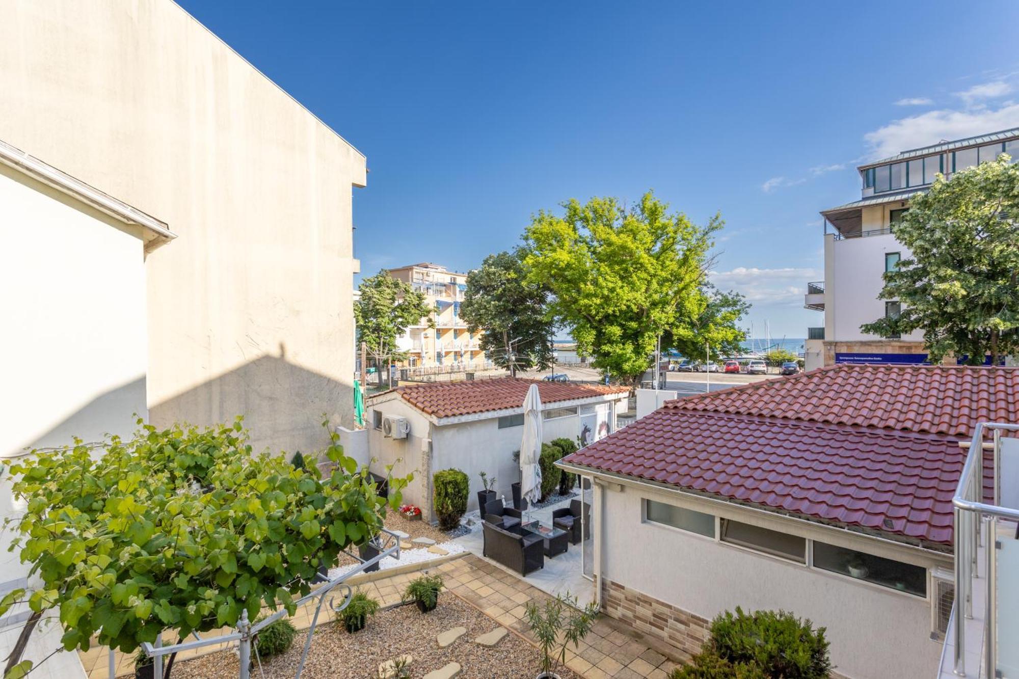 Guest House Desi - Къща За Гости Деси Balchik Esterno foto