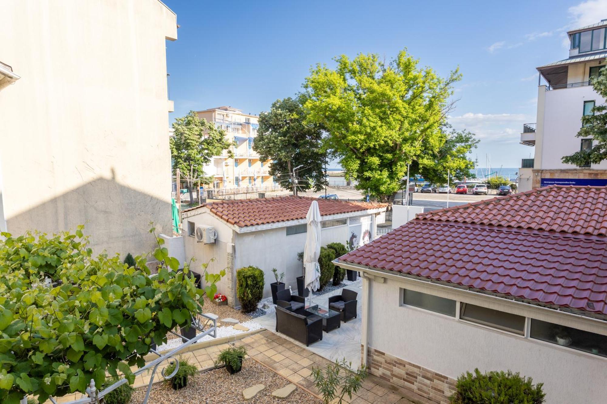 Guest House Desi - Къща За Гости Деси Balchik Esterno foto