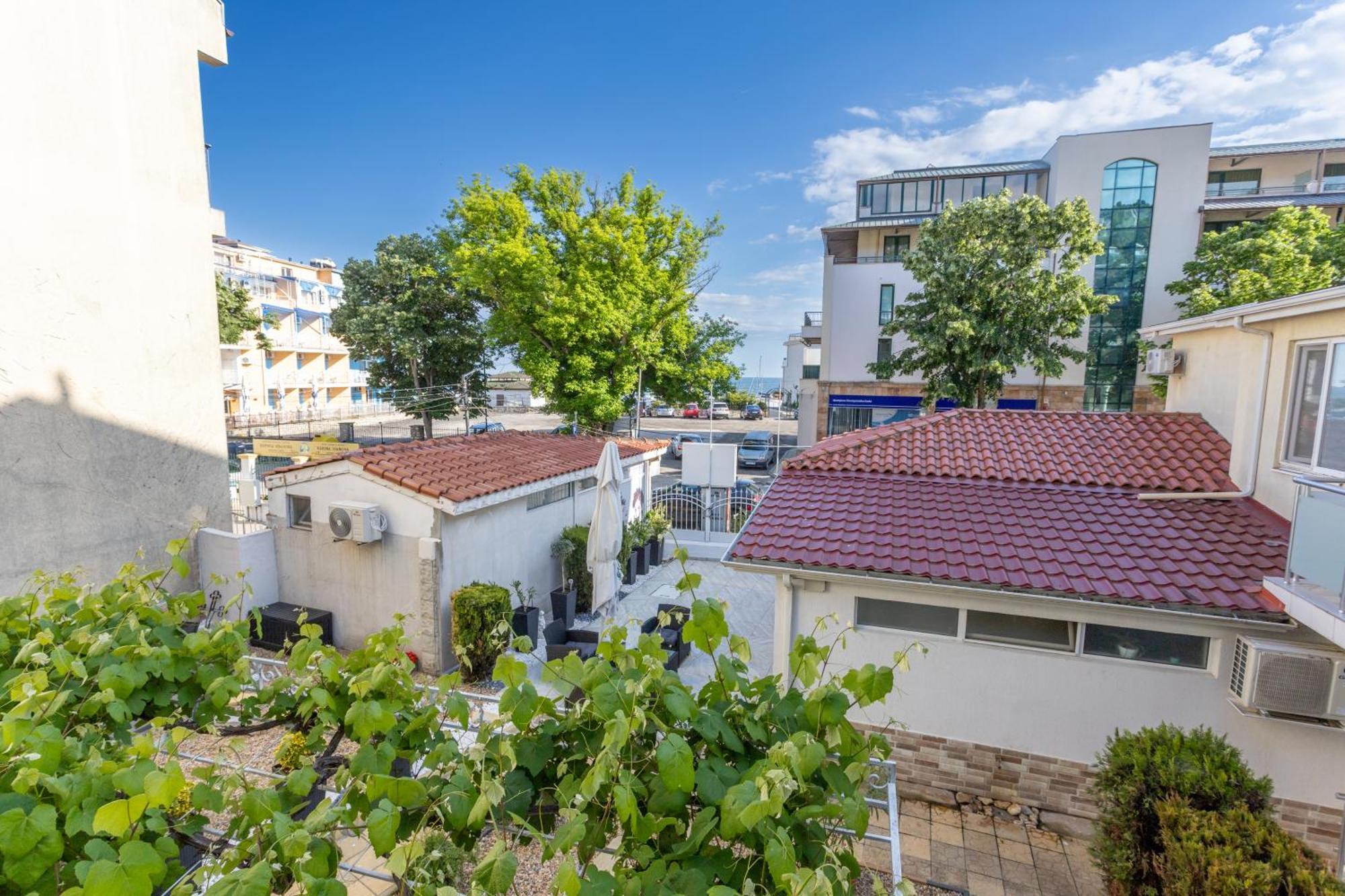 Guest House Desi - Къща За Гости Деси Balchik Esterno foto