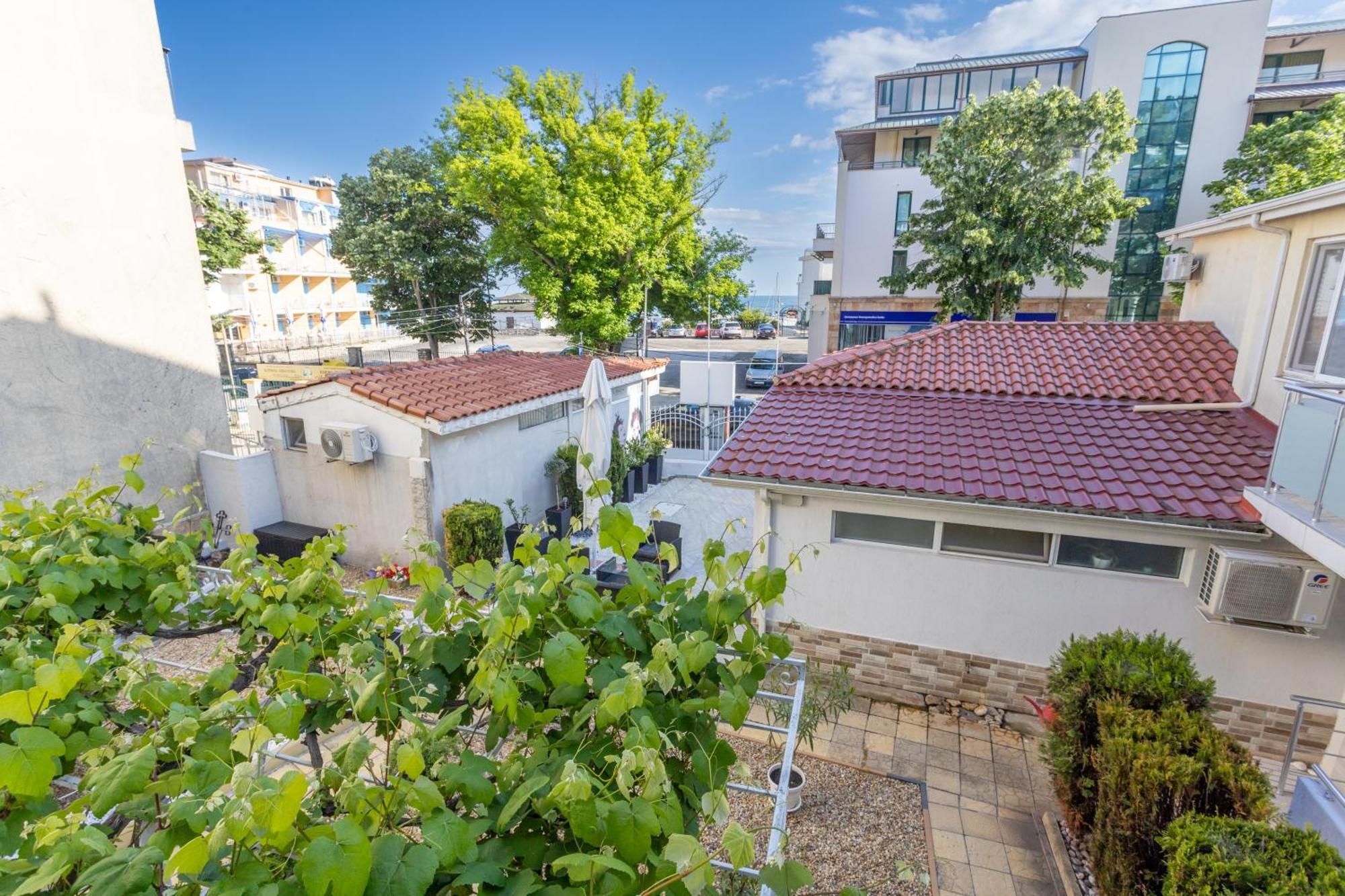 Guest House Desi - Къща За Гости Деси Balchik Esterno foto