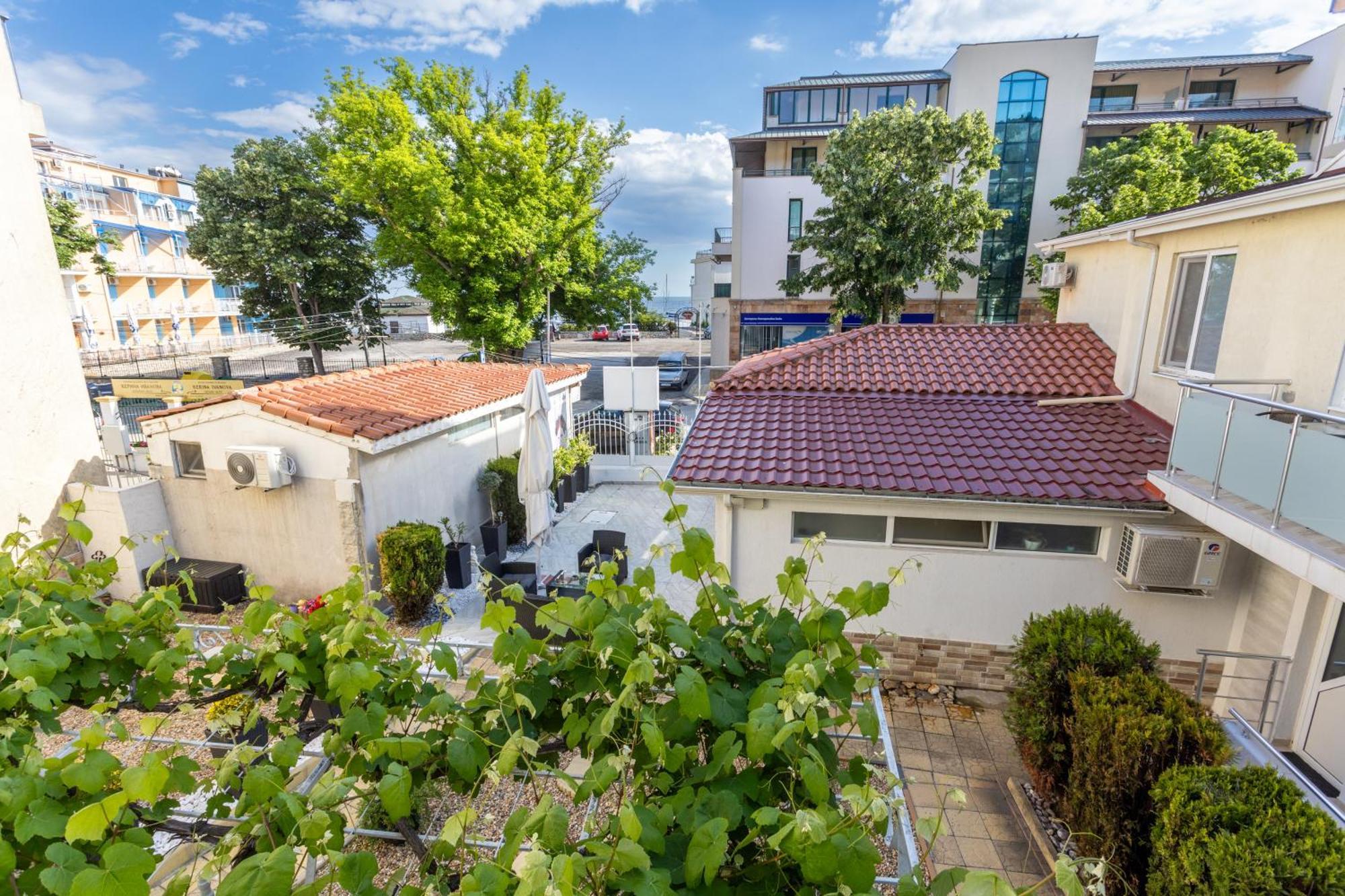 Guest House Desi - Къща За Гости Деси Balchik Esterno foto